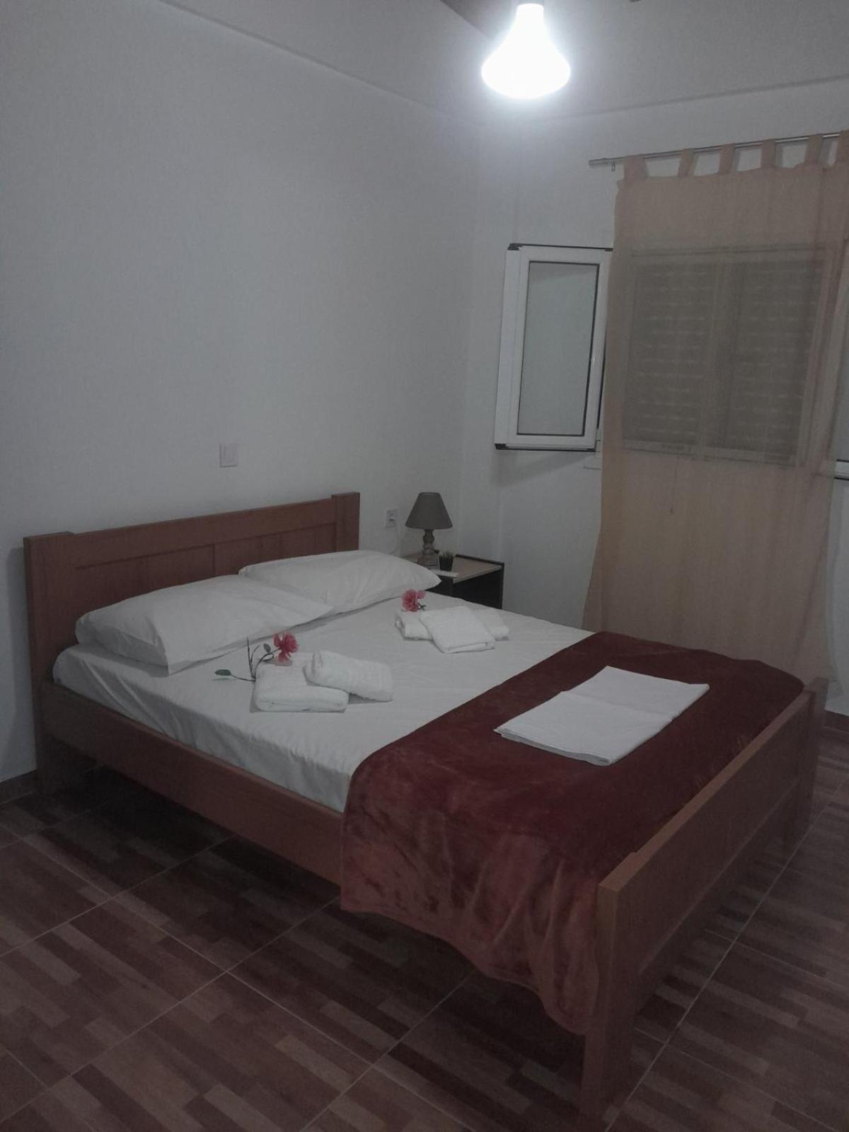 Sofia'S Rooms Himare Exterior photo