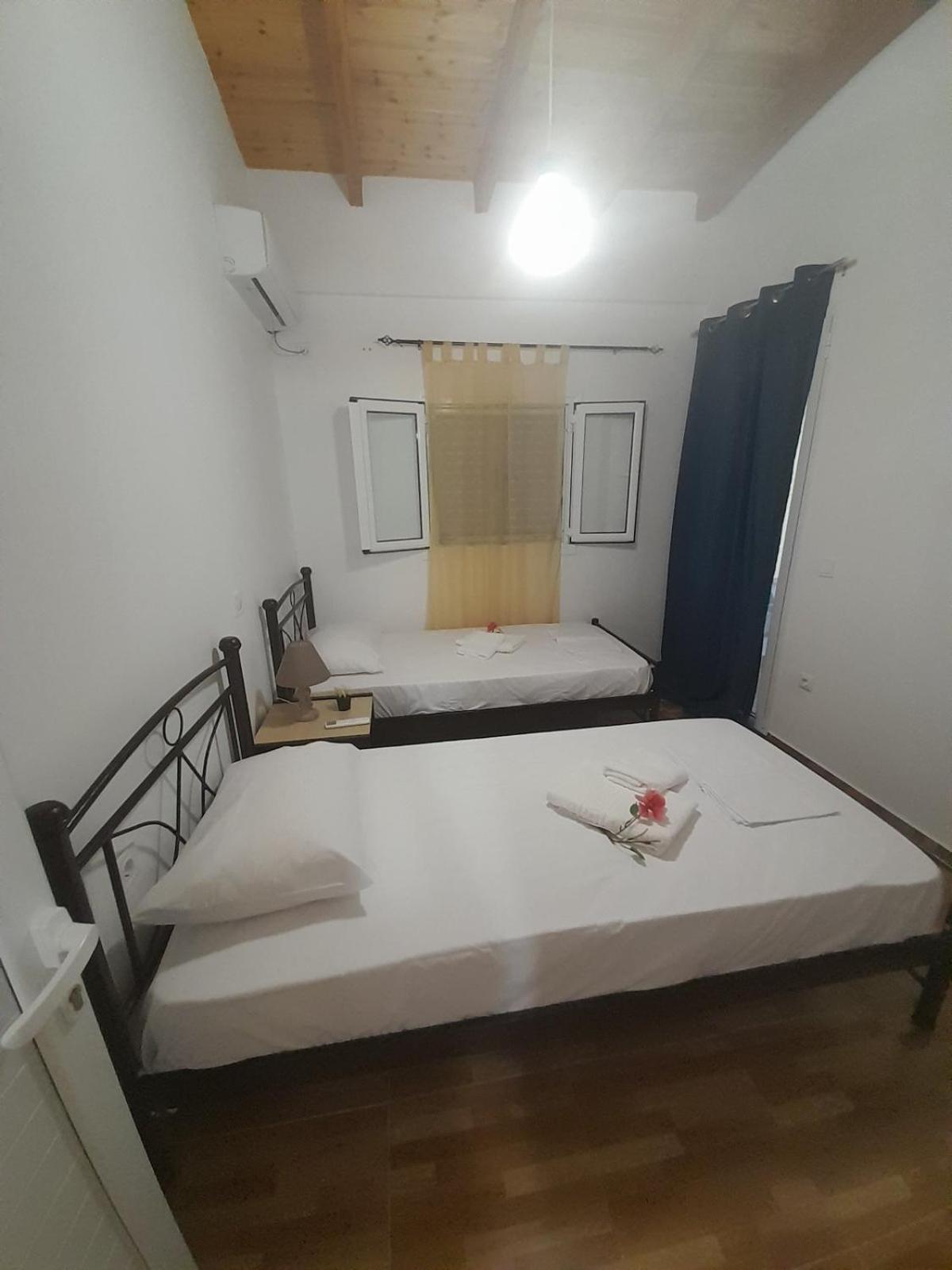Sofia'S Rooms Himare Exterior photo