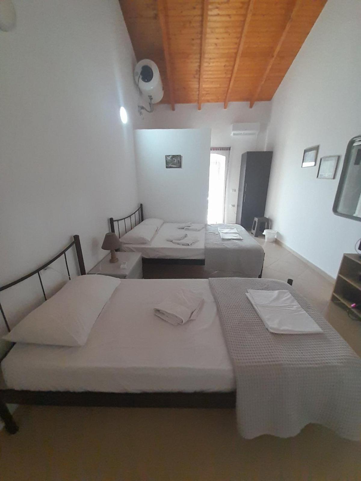 Sofia'S Rooms Himare Exterior photo