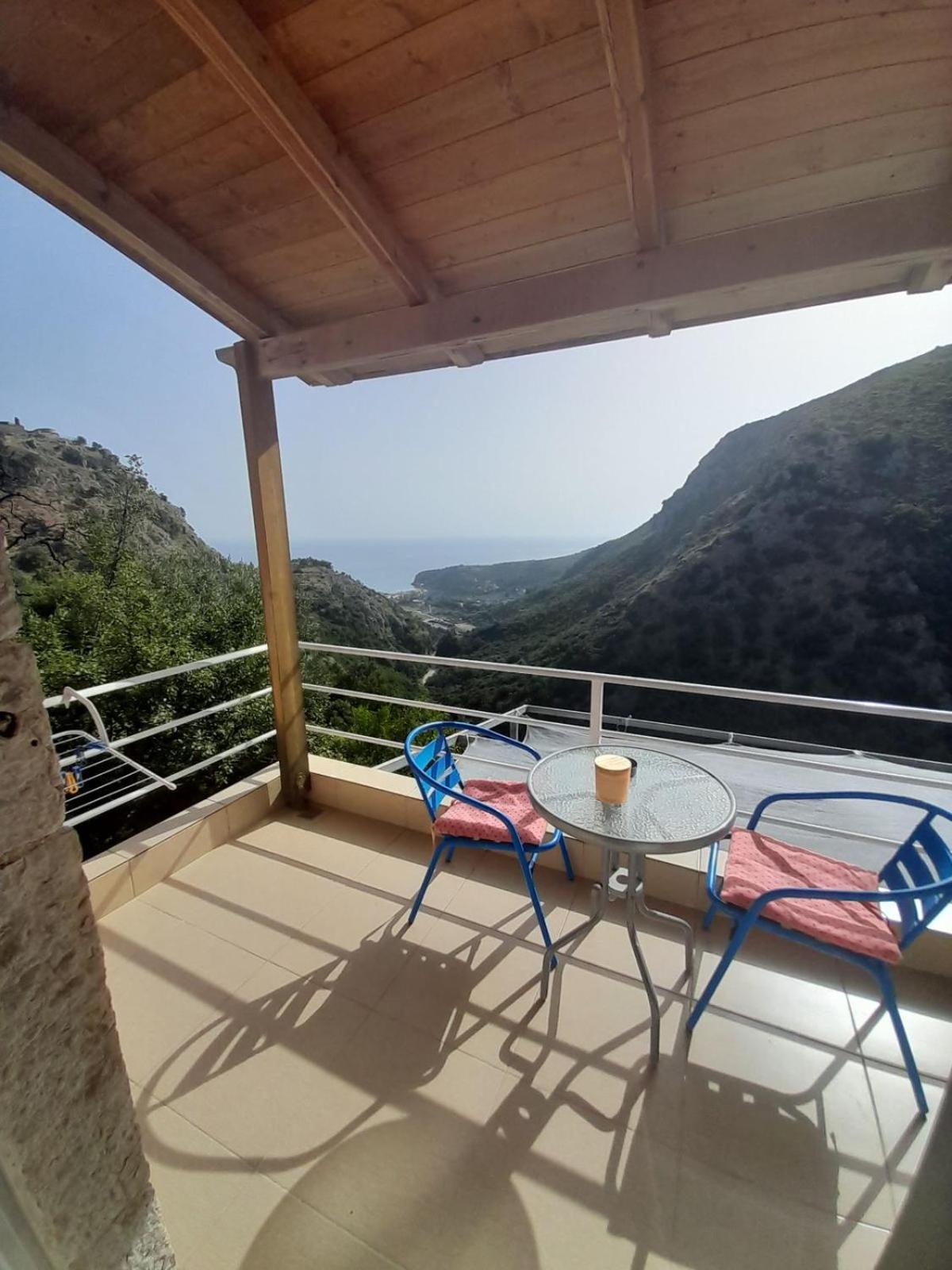 Sofia'S Rooms Himare Exterior photo