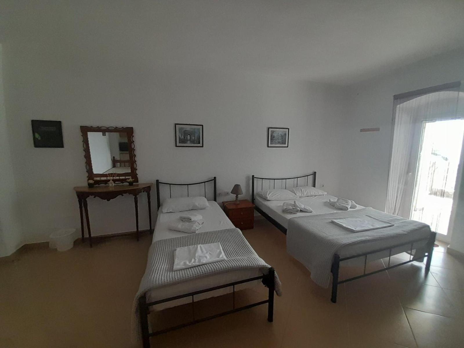 Sofia'S Rooms Himare Exterior photo