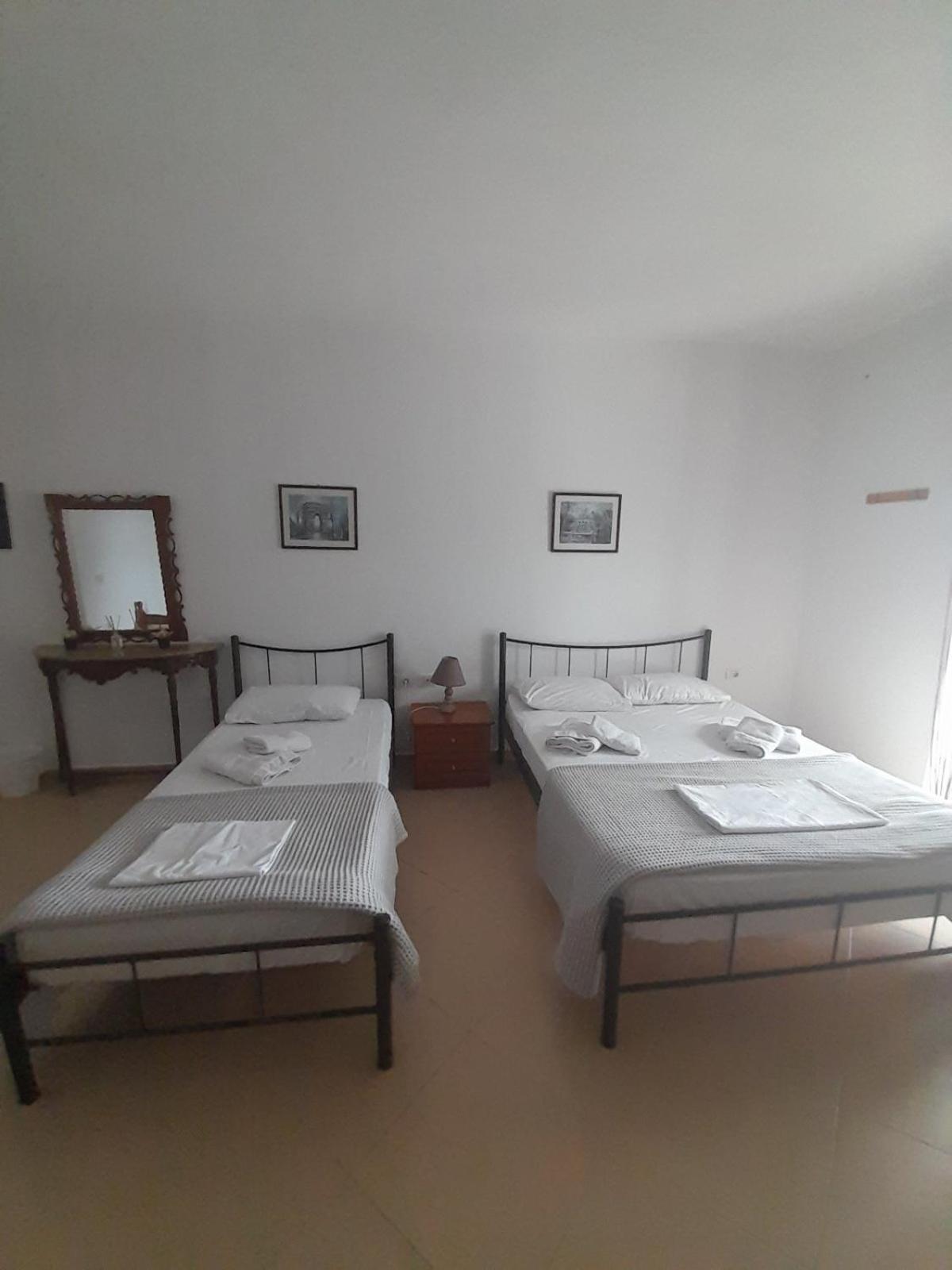 Sofia'S Rooms Himare Exterior photo