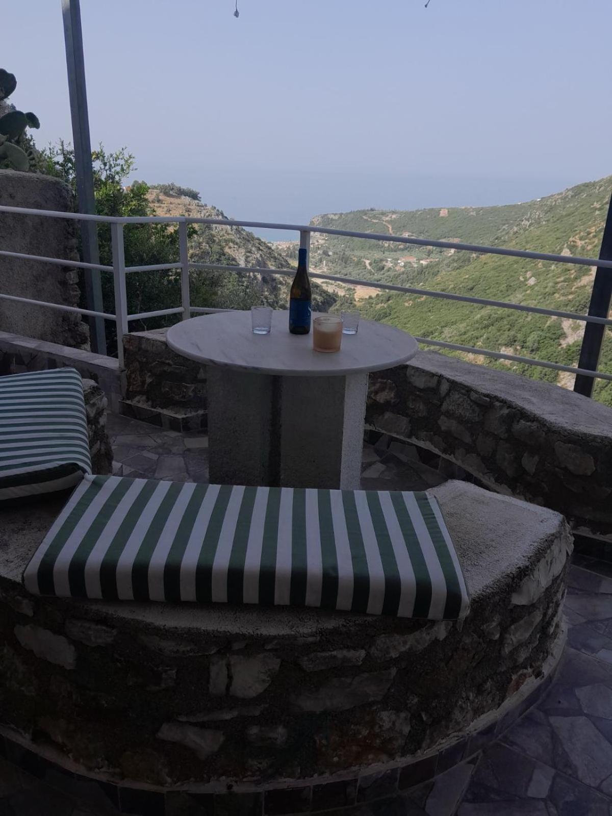 Sofia'S Rooms Himare Exterior photo